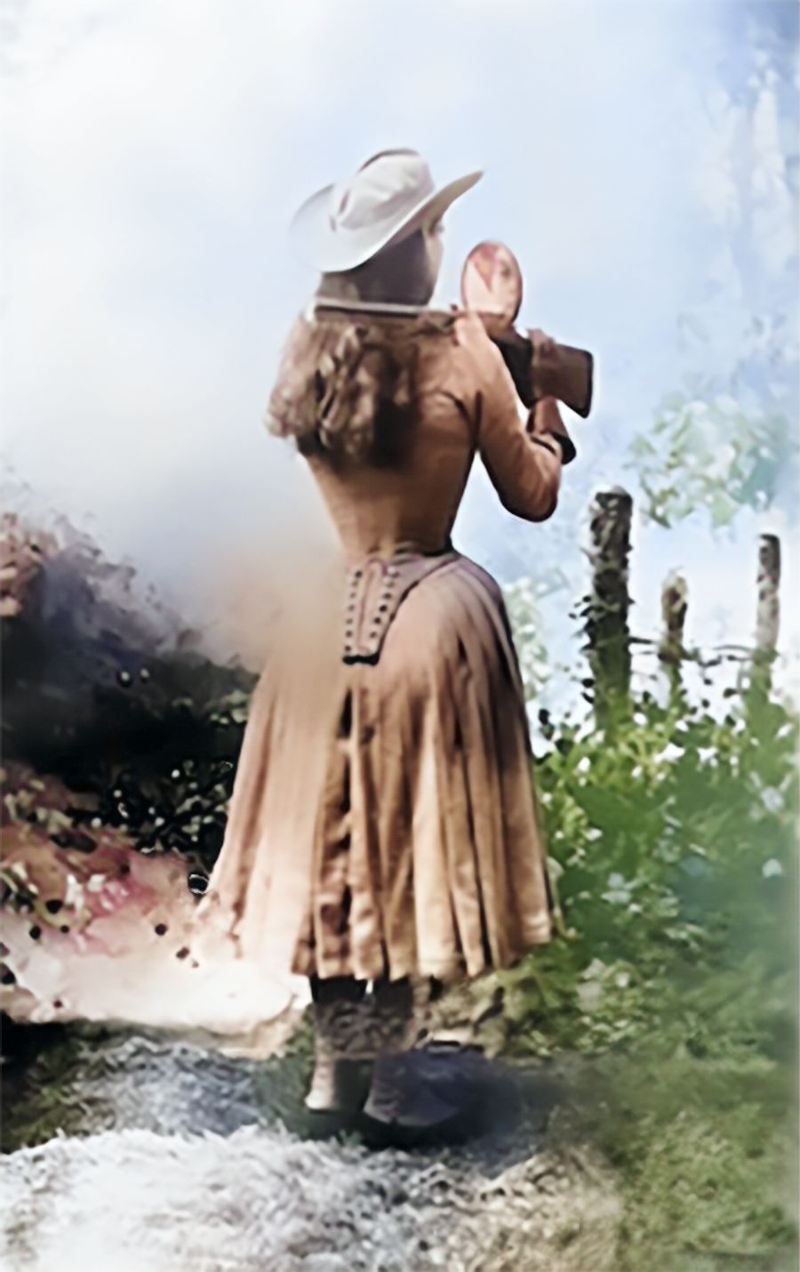 Annie Oakley Shooting Over the Shoulder (1899)